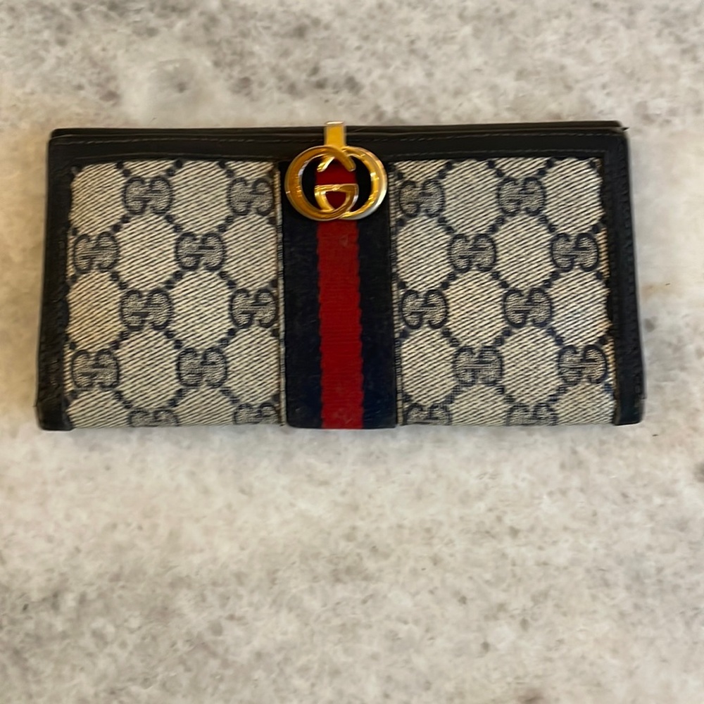 Vintage Gucci ladies wallet. Circa 1990. Navy.